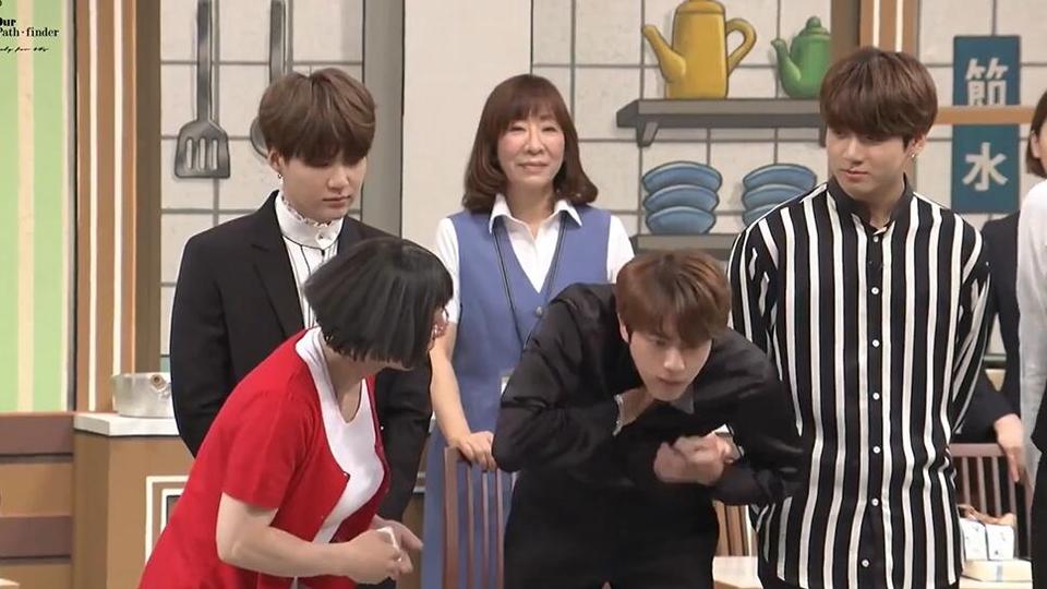 大声笑出来的吉本新喜剧bts，台下粉丝尖叫不断