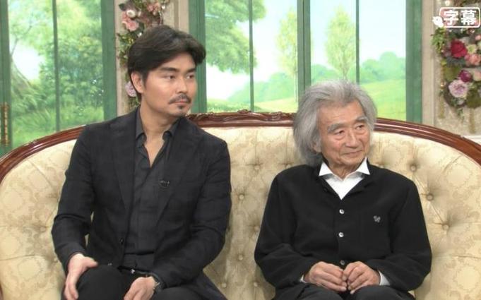日本综艺节目中明星坐在粉丝身旁，给对方称呼不同让人忍俊不禁